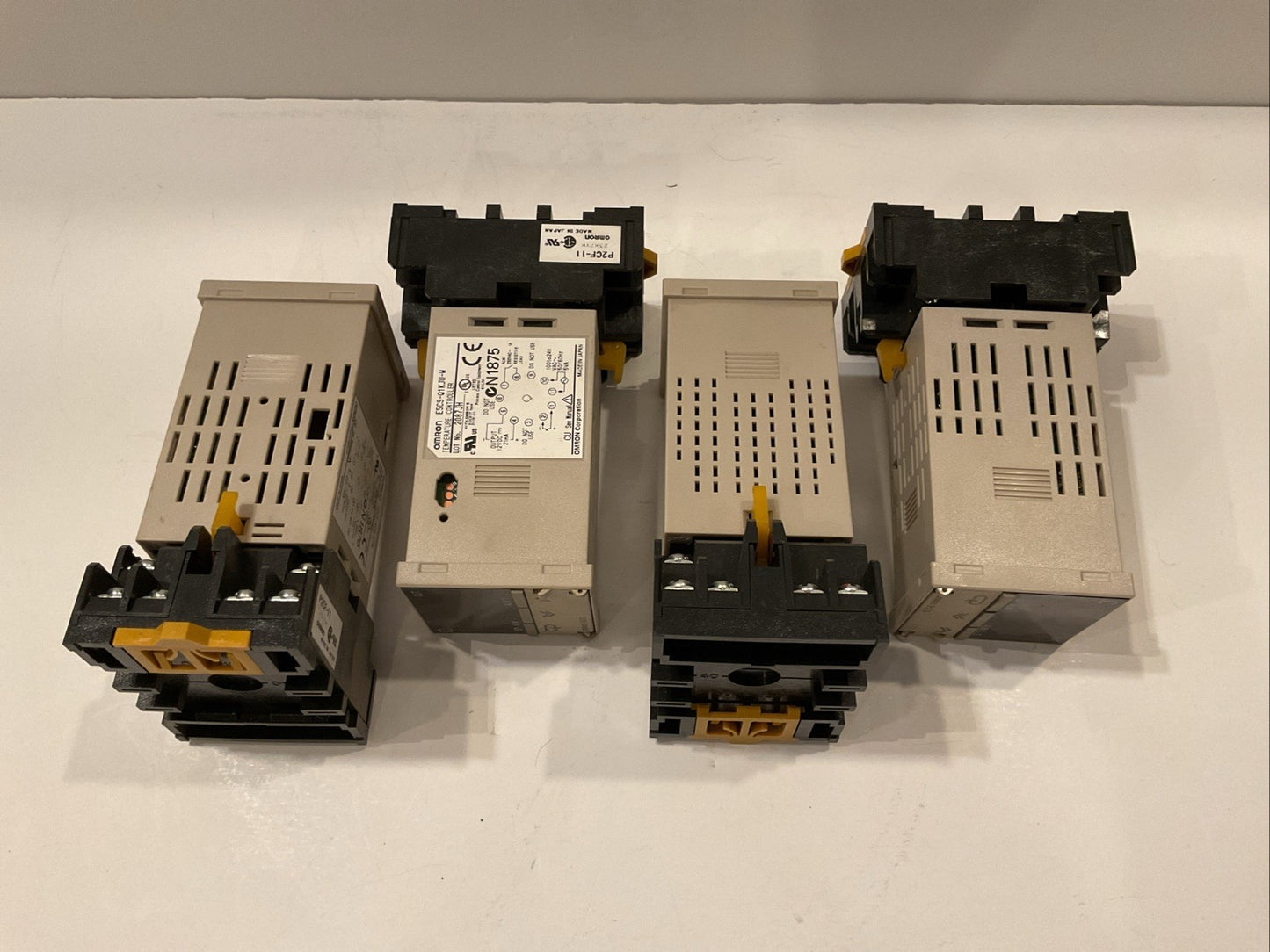 QTY 4 - OMRON E5CS-Q1KJU-W Temp Controller on a P2CF-11 connecting socket