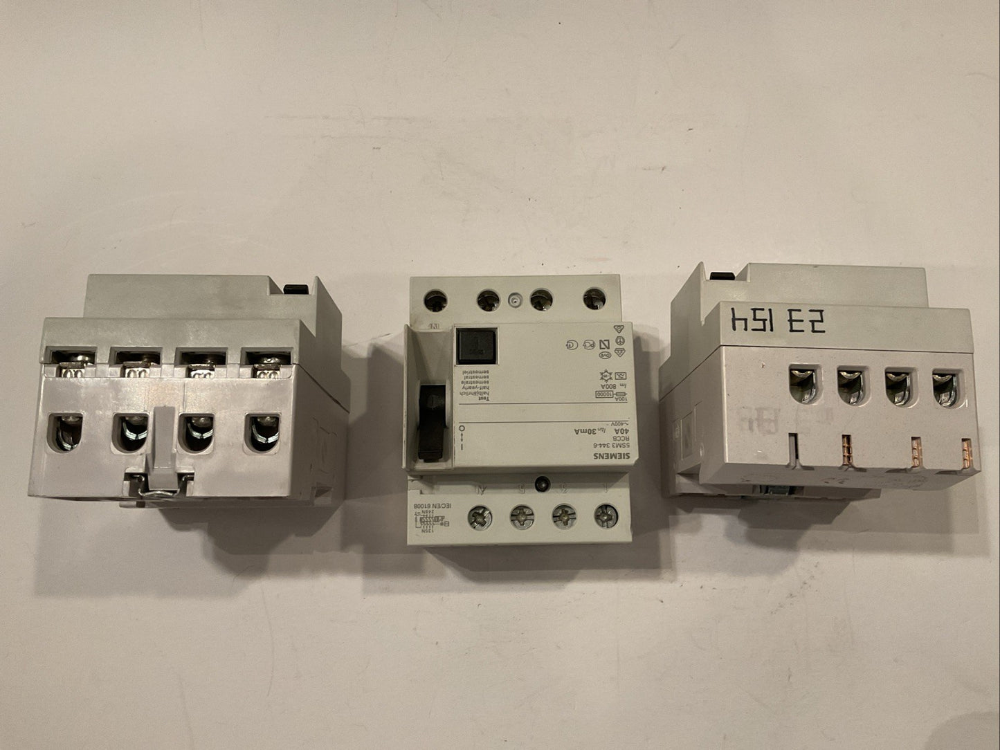 Qty 3 - SIEMENS 5SM3 344-6 40A / 30mA / 4pole - used