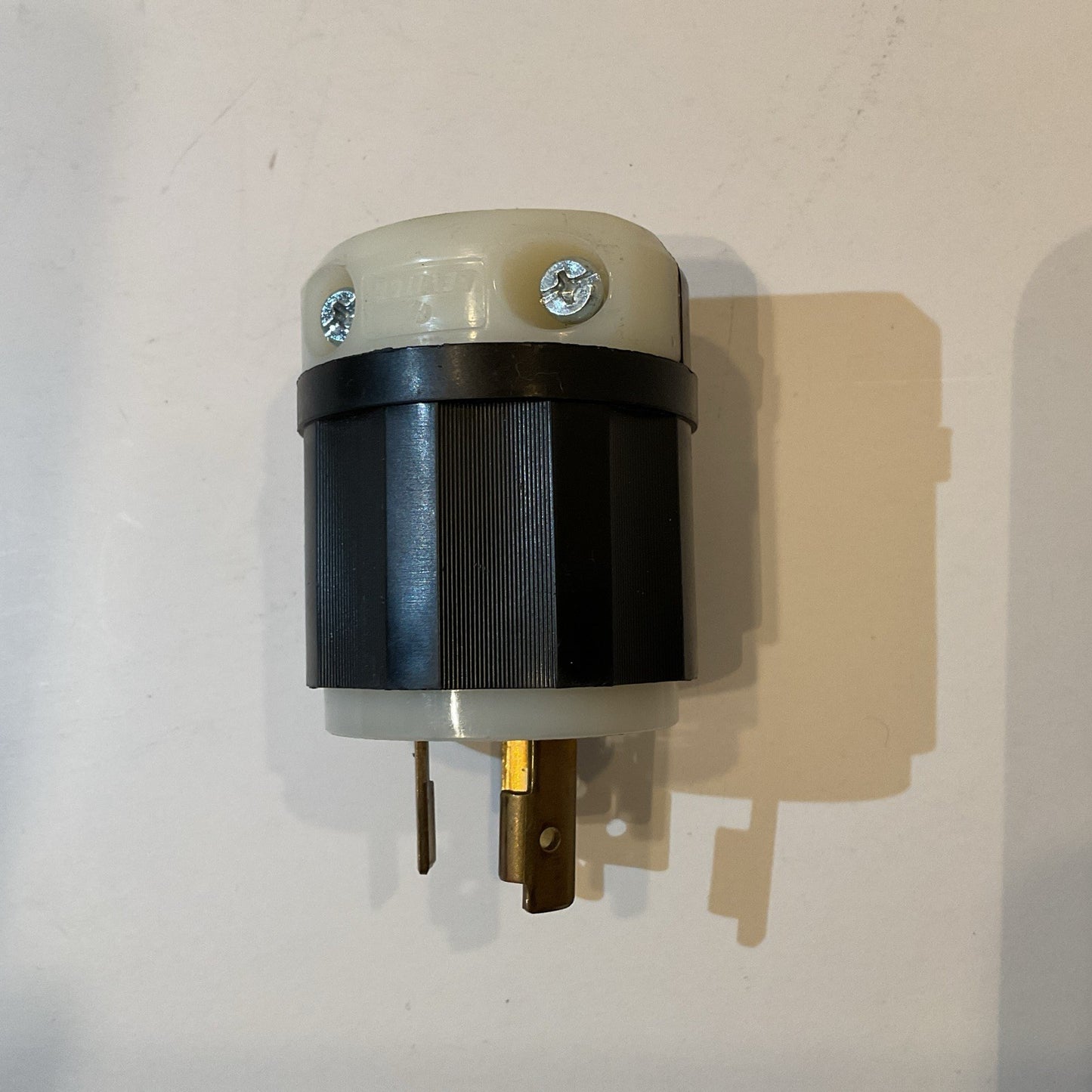Hubbell Locking Plug HBL2311 20 Amp 125 Volt NEMA L5-20P