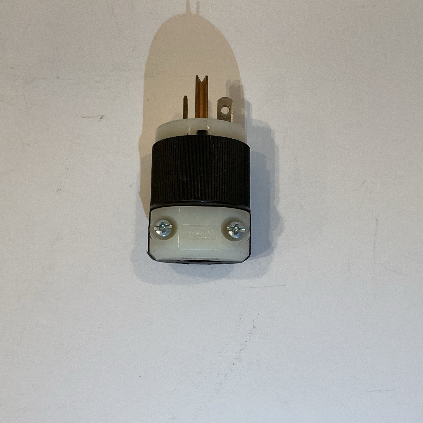 Hubbell HBL5366C Cord Grip Plug, 3 Wire Grounding 20A 125V NEMA 5-20P