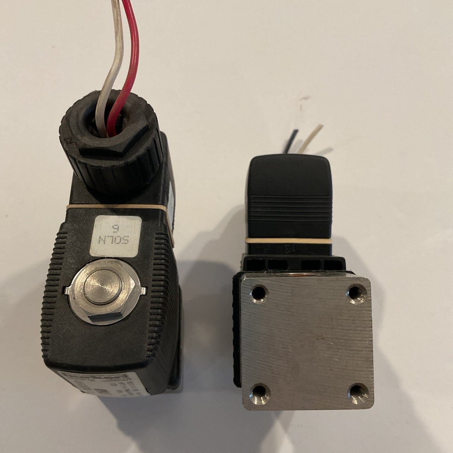 Qty 2 BURKERT 456337U 6013 A 1/8FPM SS SOLENOID /NPT 1/4/PMAX140psi/120V/60Hz/8W