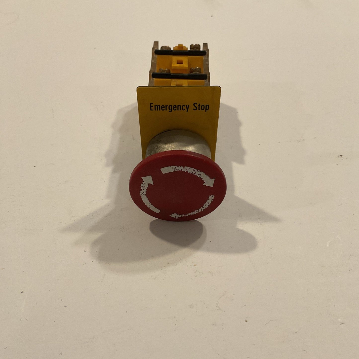 EAO E-Stop Push Button Assembly with (2) 704.900.5 contacts