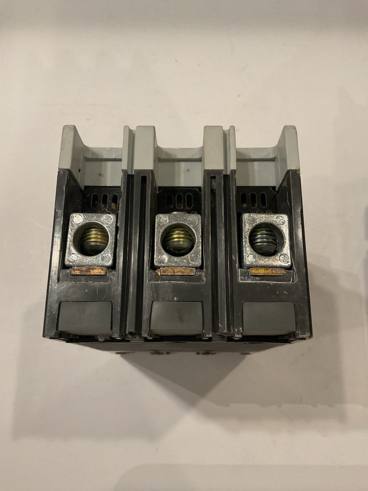 Qty 2 - circuit breaker CHINT NM1-125h/3300 Molded Case