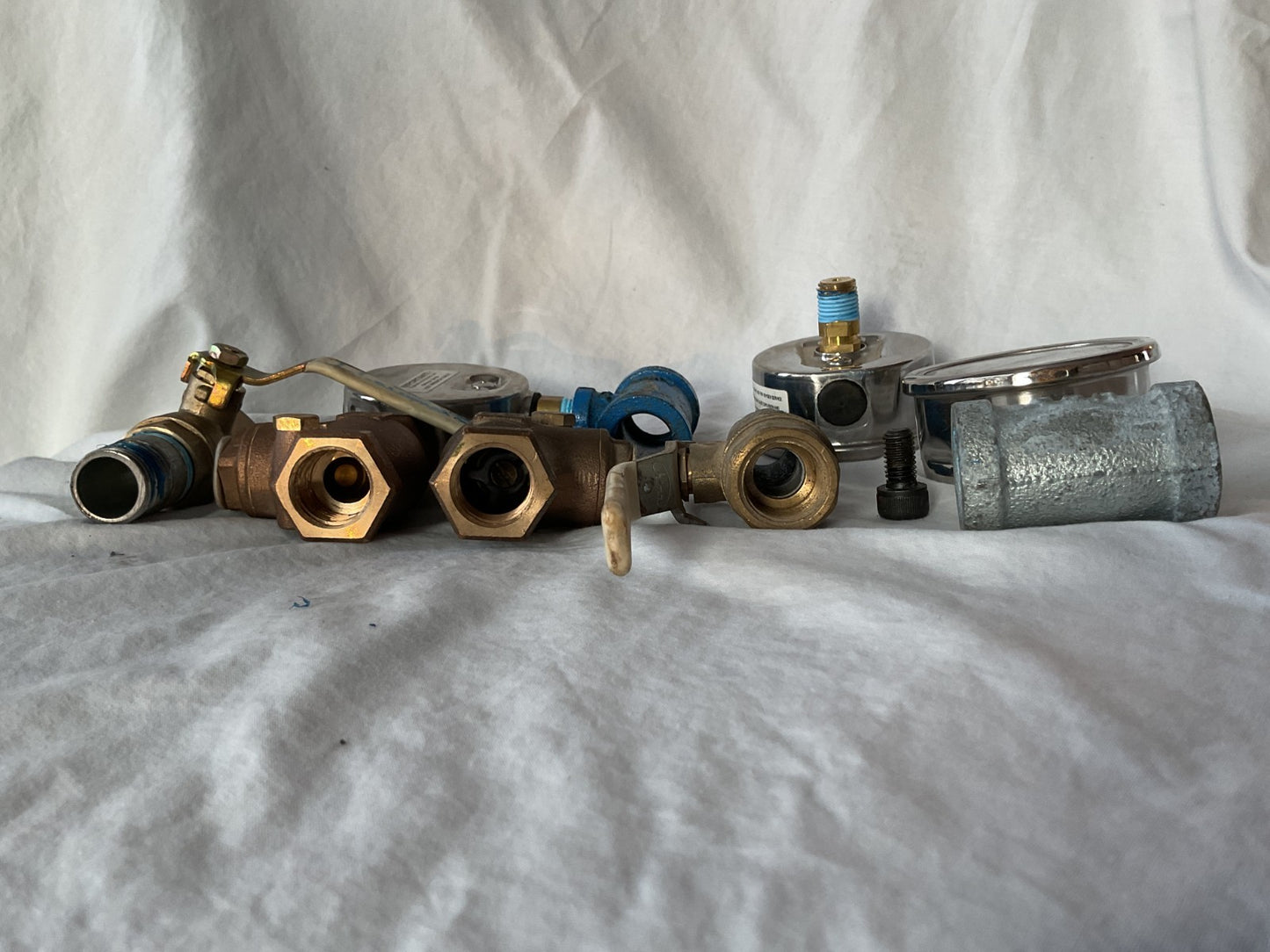 Lot of 7 Misc 1/2" gas line plumbing parts includes gauges & shut off valves