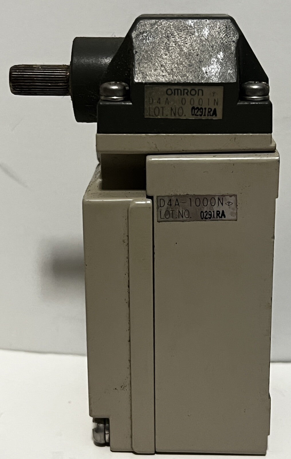 Omron D4A-1101-N Limit Switch, GP, SPDT, Double Break, 10A, 600V AC, D4A Series