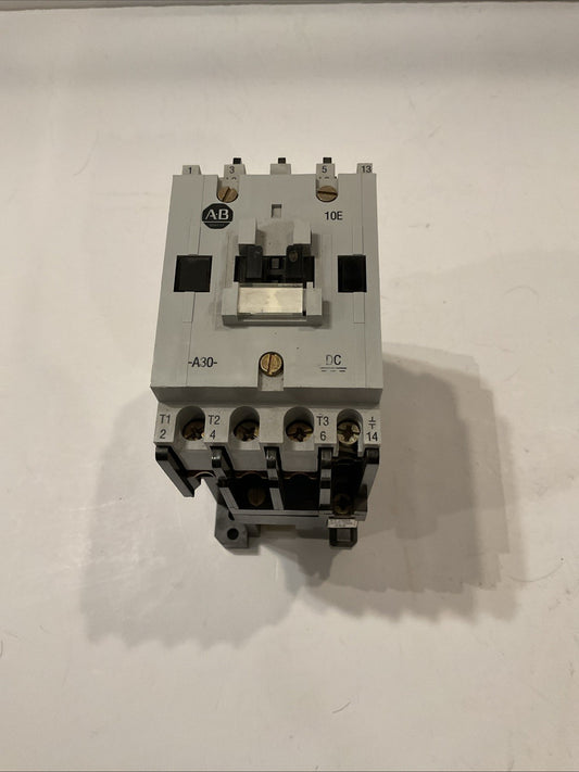 Allen Bradley CAT 100-A30NZ*3 Ser B 200-575 VAC 30 A Max Contactor 110-120V Coil