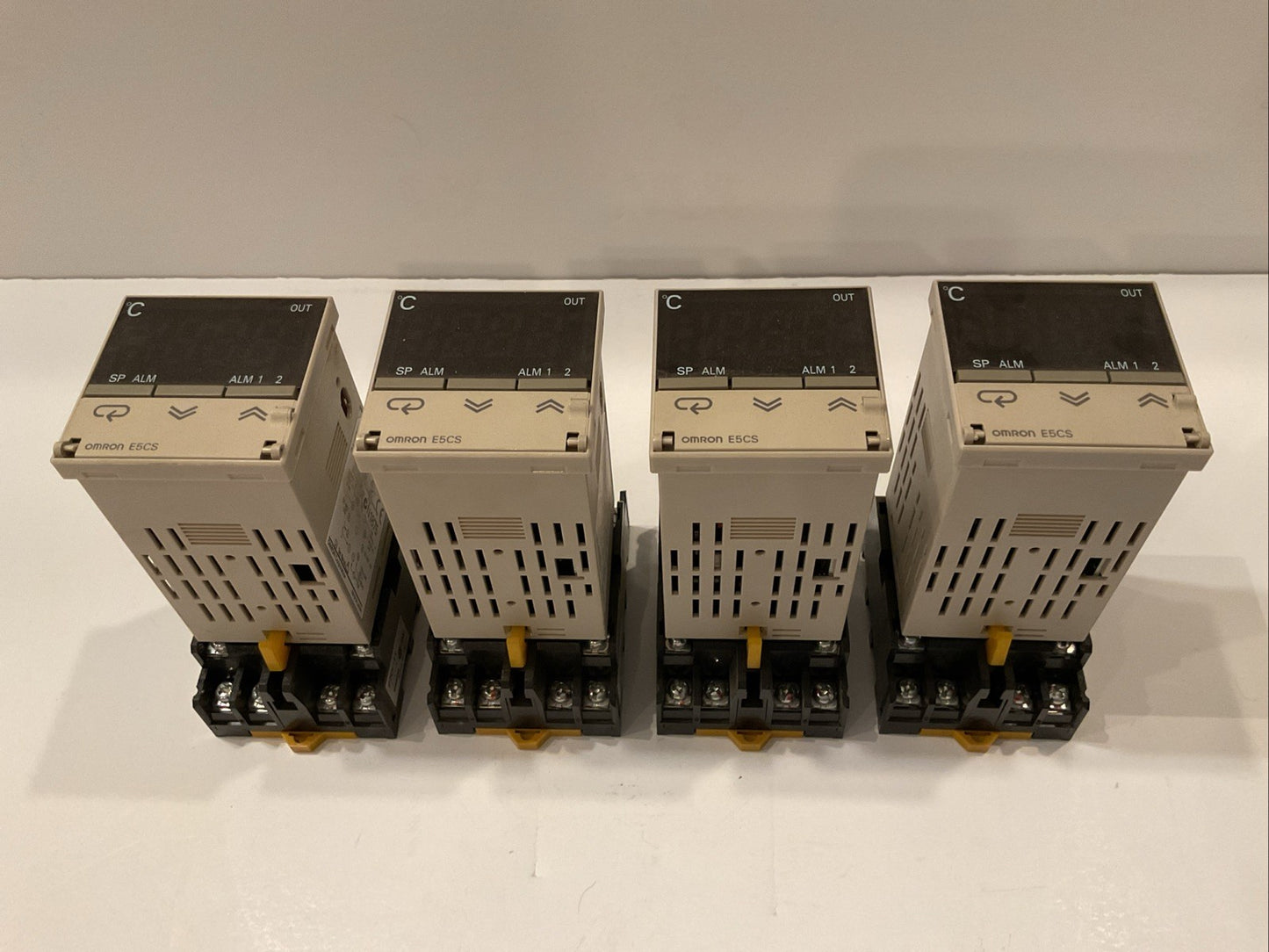 QTY 4 - OMRON  E5CS-Q1KJU-W  Temp Controller on a P2CF-11 connecting socket