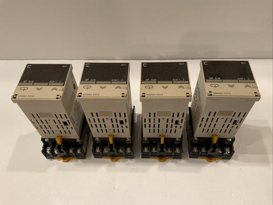 QTY 4 - OMRON  E5CS-Q1KJU-W  Temp Controller on a P2CF-11 connecting socket