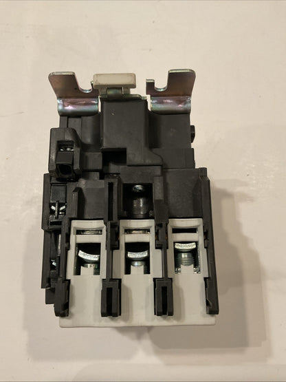 Dayton 6EAR6 IEC Contactor, 80 AC3: 80A ,  3 P, Non-Reversing