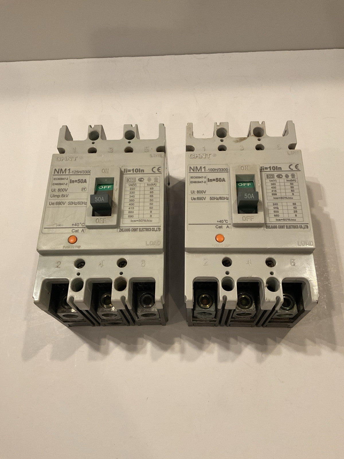 Qty 2 - circuit breaker CHINT NM1-125h/3300 Molded Case