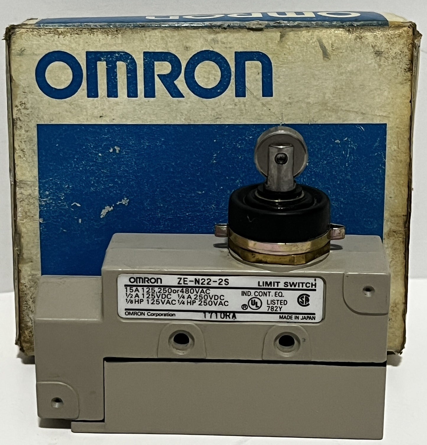Omron ZE-N22-2S Limit Switch Roller Plunger, SPDT, 15 A, 480 VAC, 1710RA