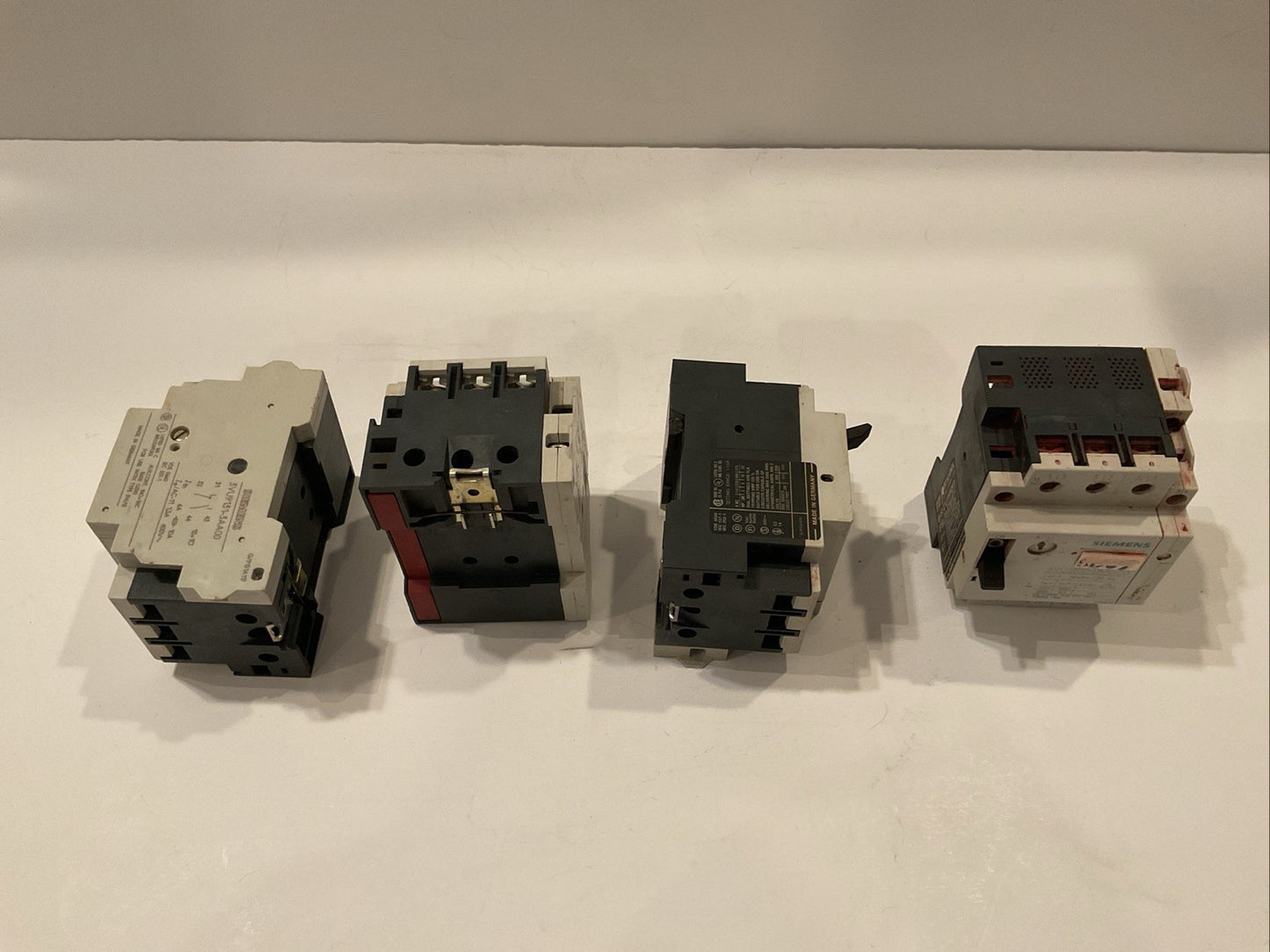 QTY 5 - Siemens 3VU1300-0MG00  with Siemens 3VU9131-3AA00 connected -  used