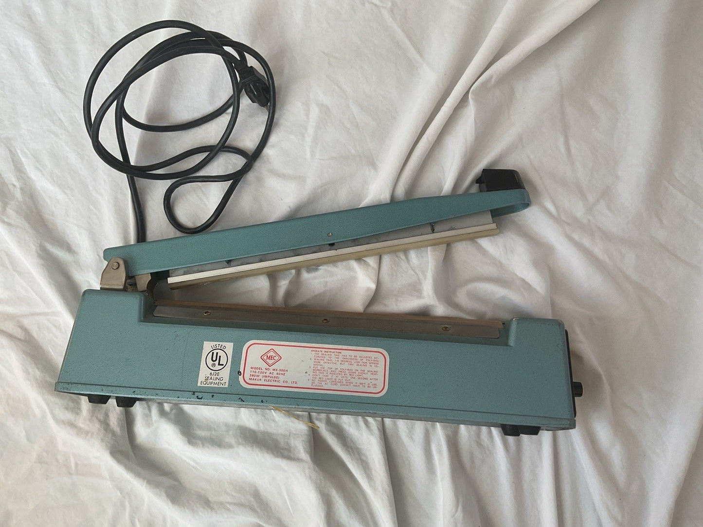 MEC ME-300H Hand Operated Impulse Sealer Bag Sealer TESTED comes with Bags