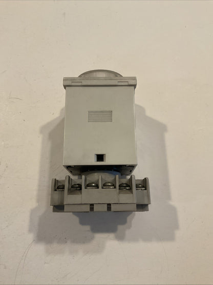 Allen Bradley 700-HK32A1 SER A 120VAC Coil Pilot Relay w/Base 700-HN122 Ser A
