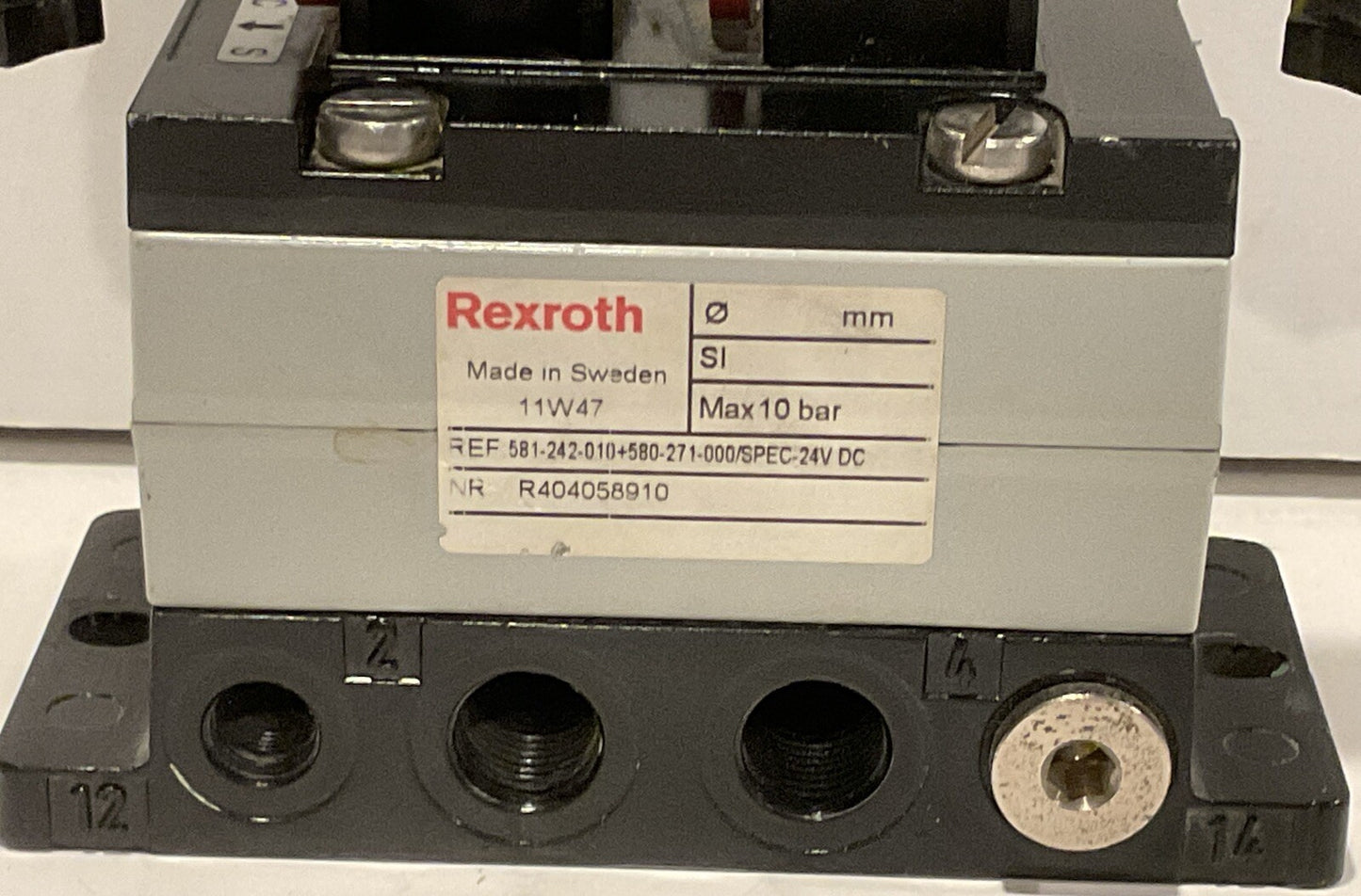 Rexroth R404058910 Pneumatic Directional Valve 24V DC (581-242-010+580-271-000)