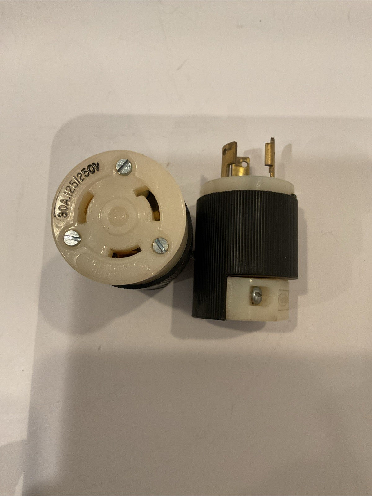 Hubbell Turn & Pull Locking Plug 30 Amp 125/ 250V set