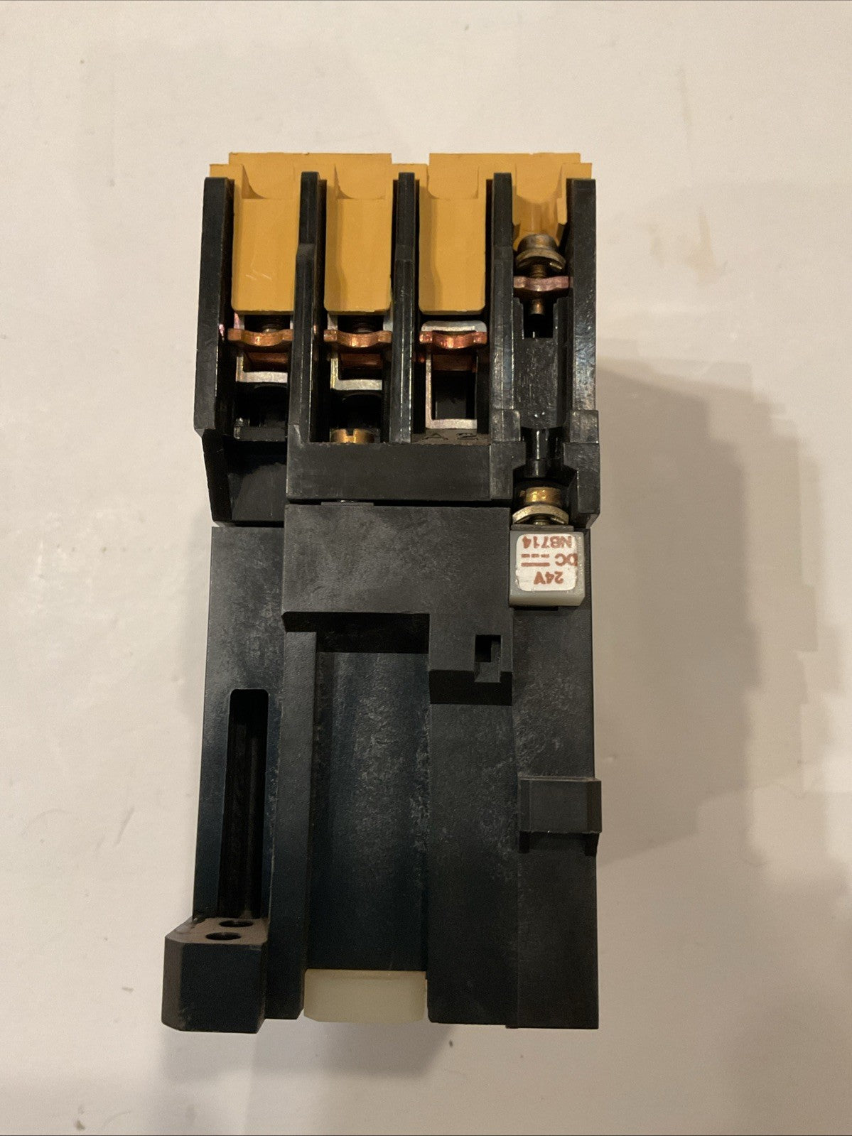 Allen Bradley CAT 100-A30NZ*3 Ser B 200-575 VAC 30 A Max Contactor 110-120V Coil