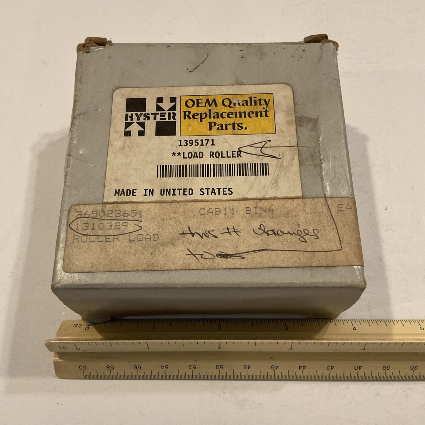 QTY 4 NEW HYSTER 1395172 / 1395172 (NEW IN BOX)
