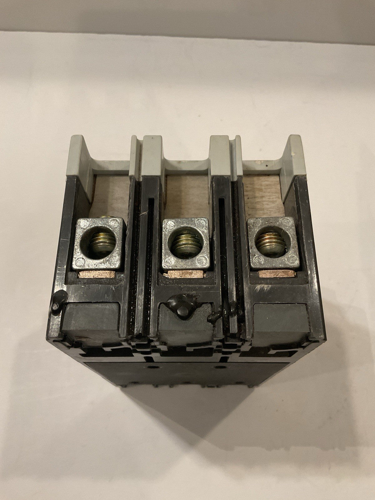 Qty 2 - circuit breaker CHINT NM1-125h/3300 Molded Case