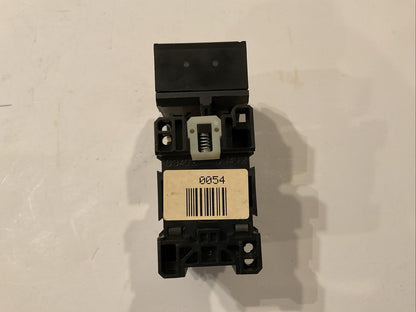 Allen-Bradley 100-A09NJ3 Series B Contacto with an Allen-Bradley 193-BSB42 / B