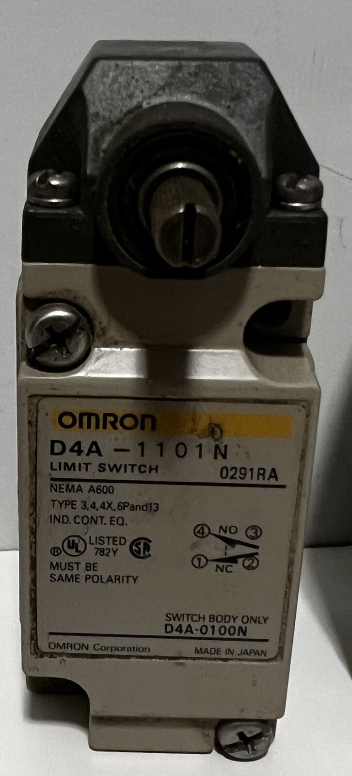 Omron D4A-1101-N Limit Switch, GP, SPDT, Double Break, 10A, 600V AC, D4A Series