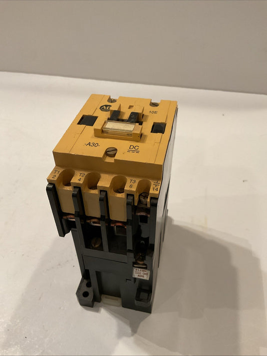 Allen Bradley CAT 100-A30NZ*3 Ser B 200-575 VAC 30 A Max Contactor 110-120V Coil