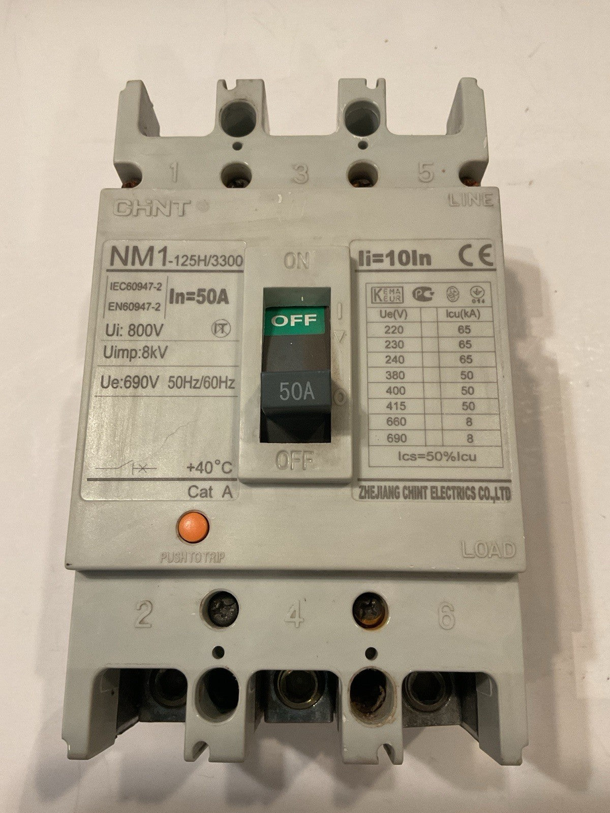 Qty 2 - circuit breaker CHINT NM1-125h/3300 Molded Case