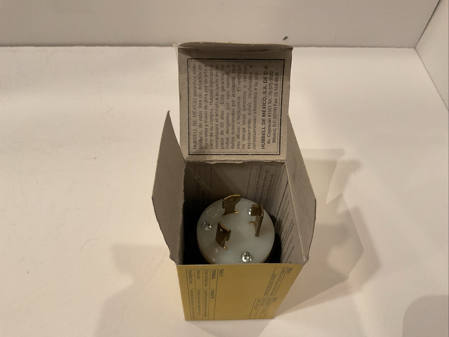 HUBBELL TWIST-LOCK PLUG HBL2621 30AMP 250VOLT 2P 3W GRND NIB